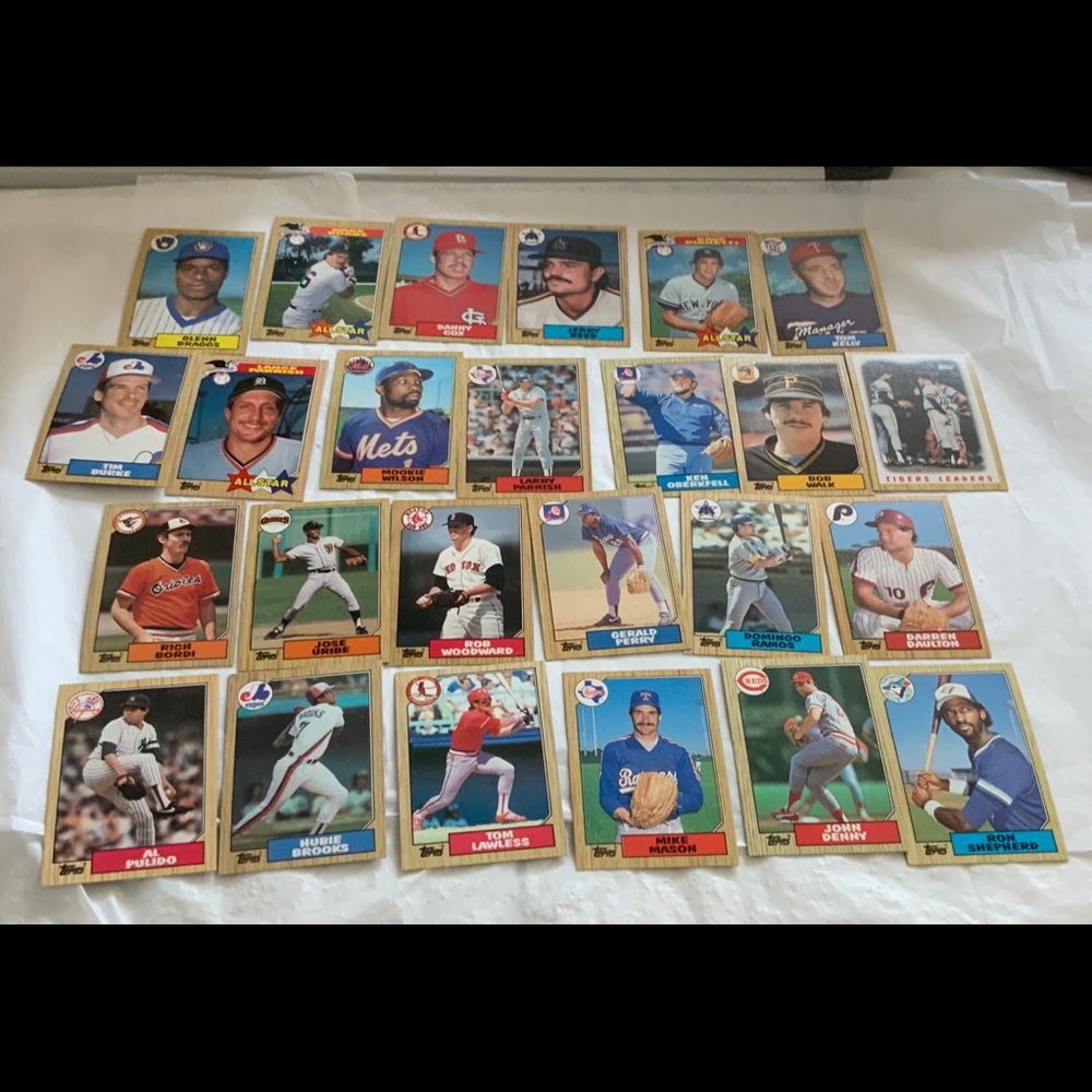 Bundle of Baseball Cards Lot 110